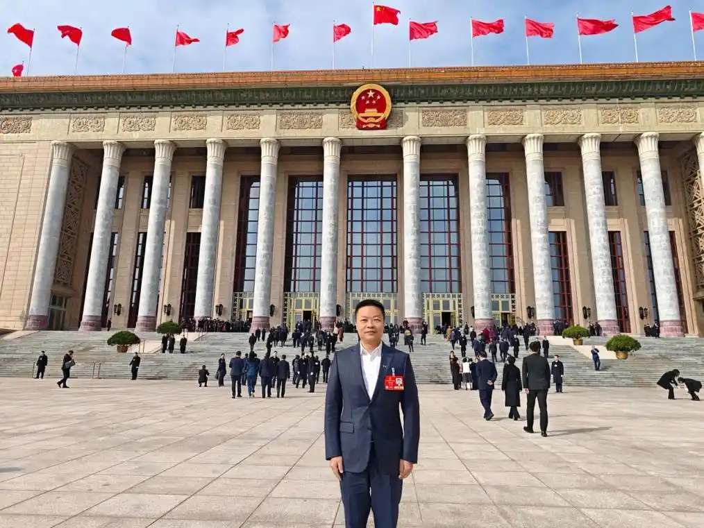读懂何小鹏开工信：借力AI实现"自我涅槃"