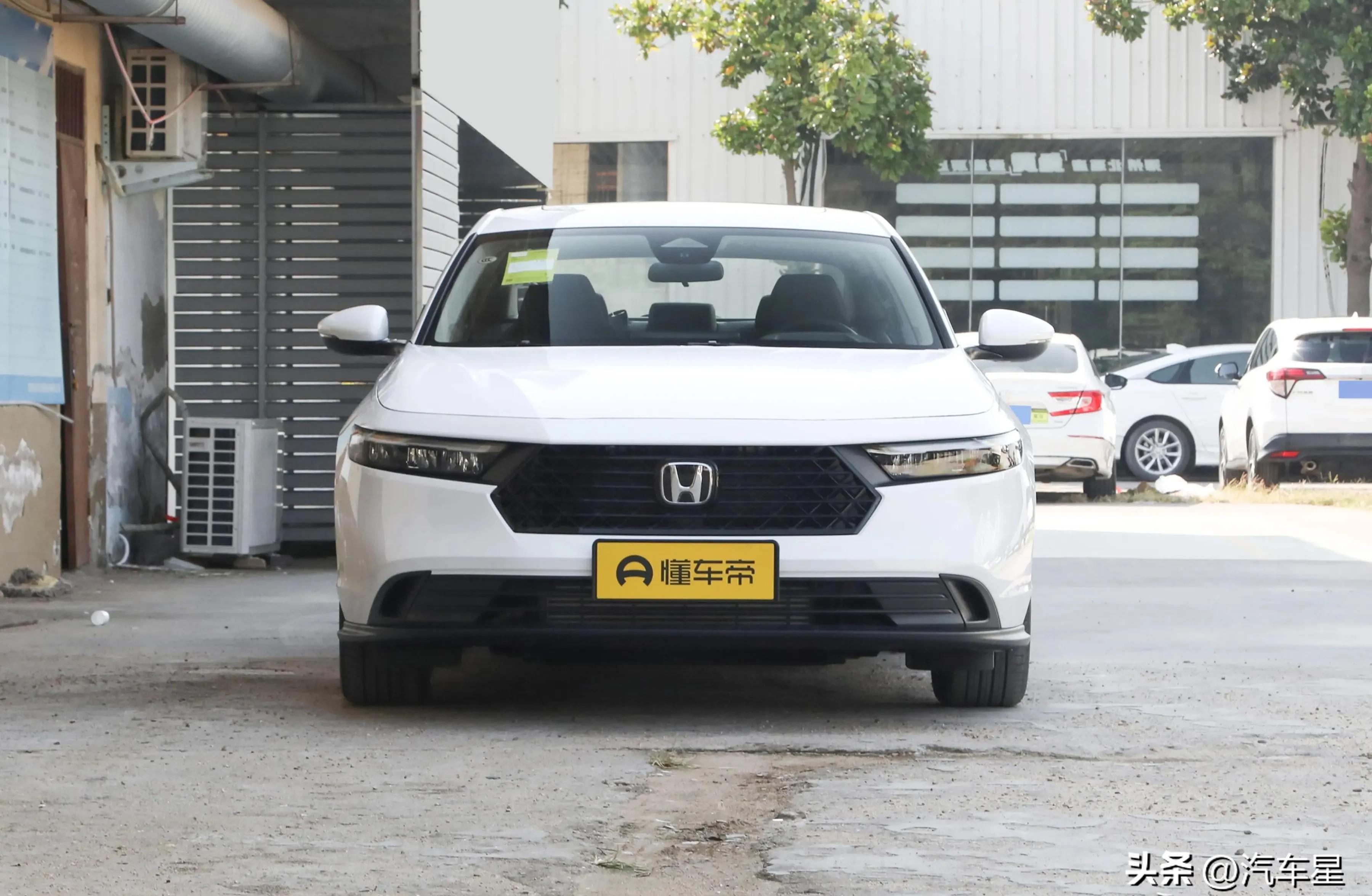 雅阁的"亲兄弟"，凭啥成了B级车的"隐形标杆"？