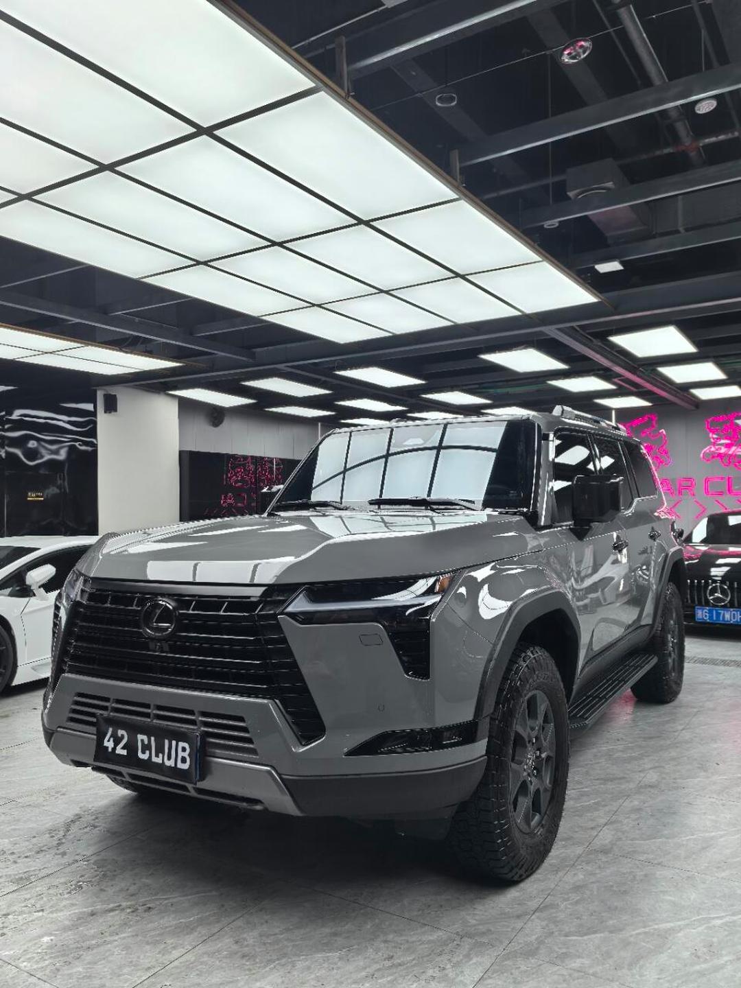 成都平行进口奔驰乌尼莫克美版让利23万 欢迎前来试驾