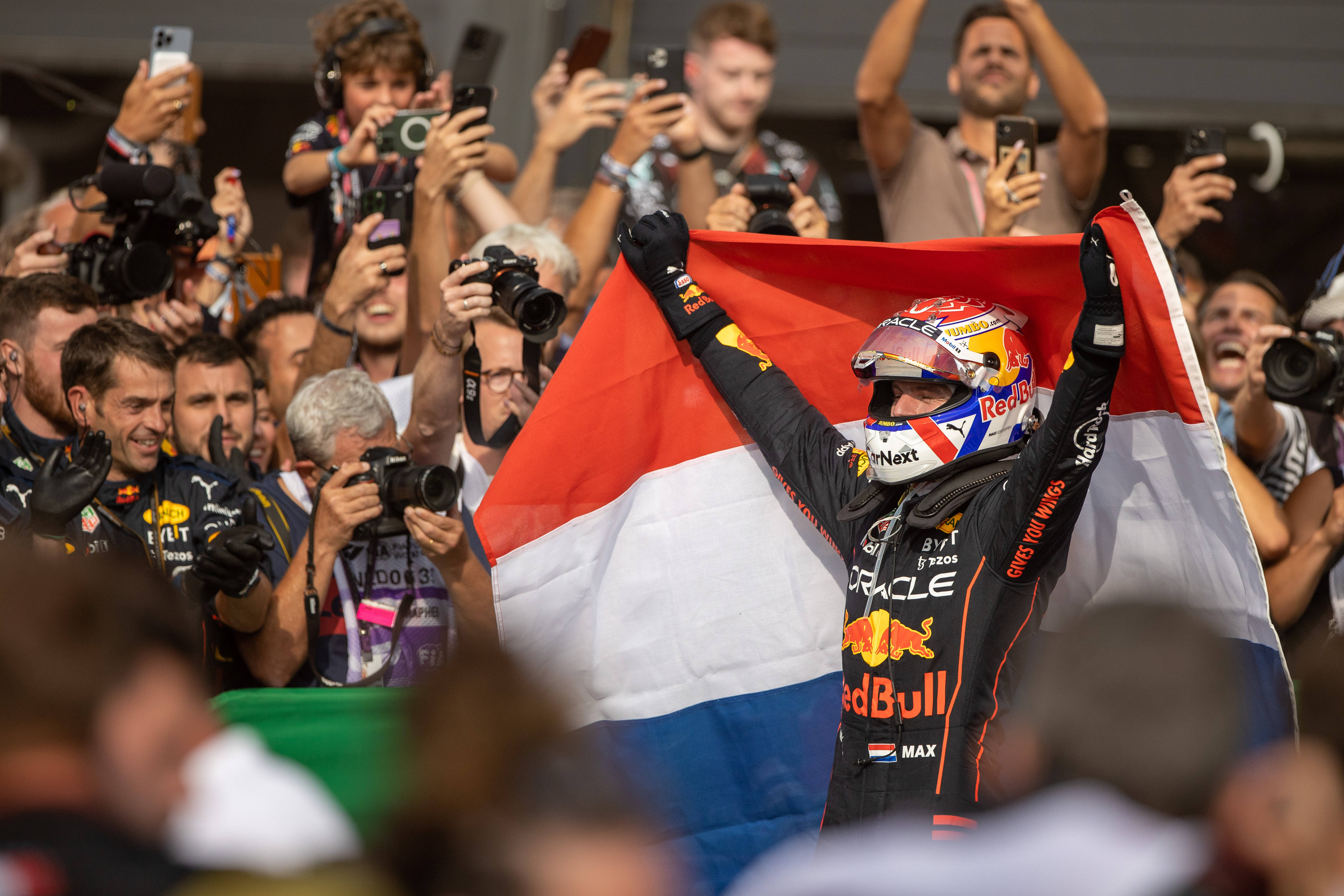 【盖世早报】F1中国大奖赛闭幕，维斯塔潘夺冠、周冠宇获第14名；特斯拉中国全系降价14000元