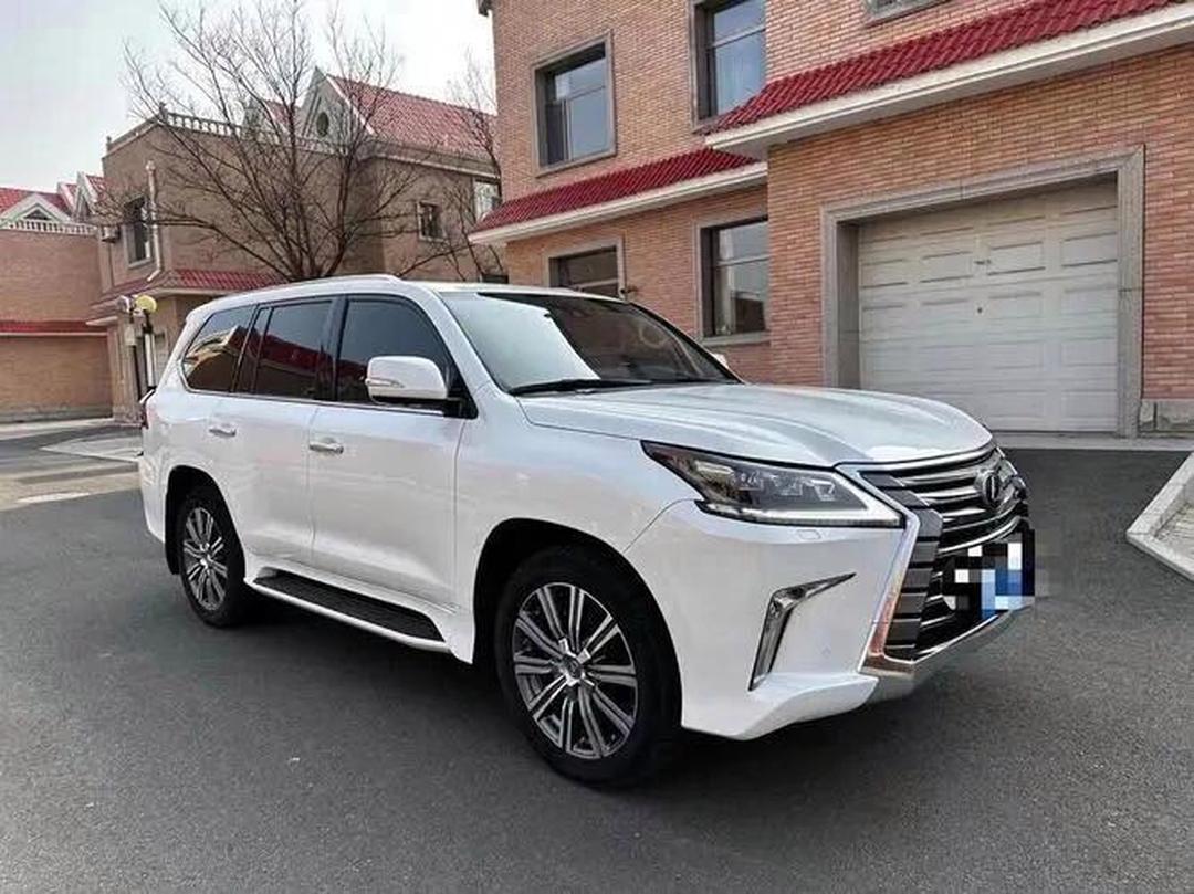 2024款雷克萨斯LX570 现车特价168万甩卖
