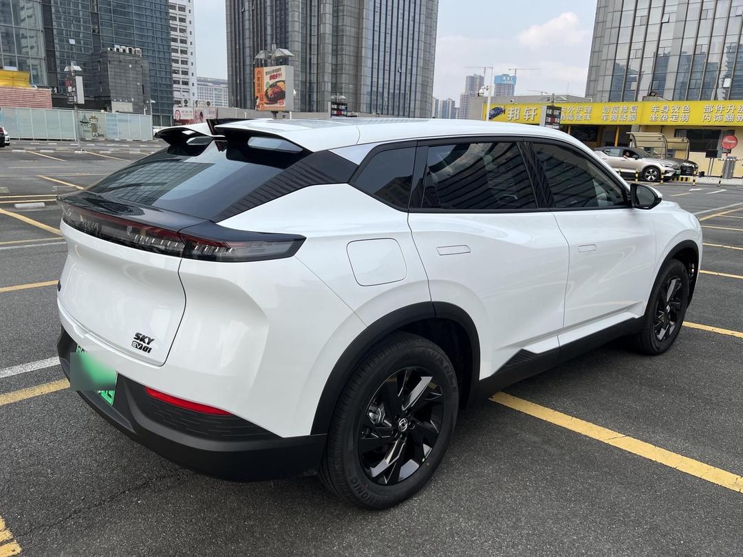 成都SKY EV01降2.00万 仅14.99万可入手