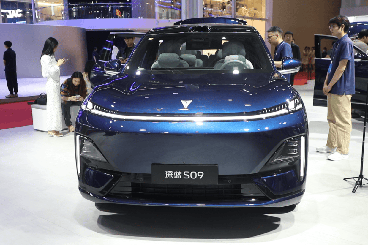 2025上海车展：深蓝S09预售价23.99万元起