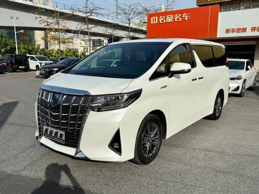 成都丰田埃尔法最新报价89万起
