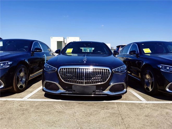 2022款迈巴赫S580价格展厅现车458万 购车送豪礼