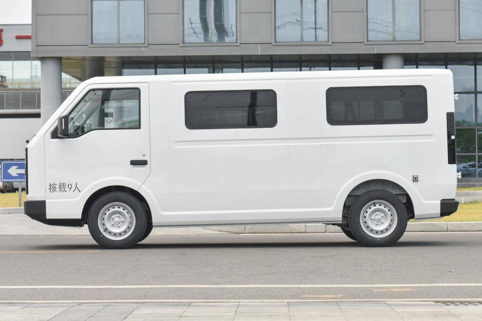 成都鑫源E3最高降1.00万 仅6.98万可入手