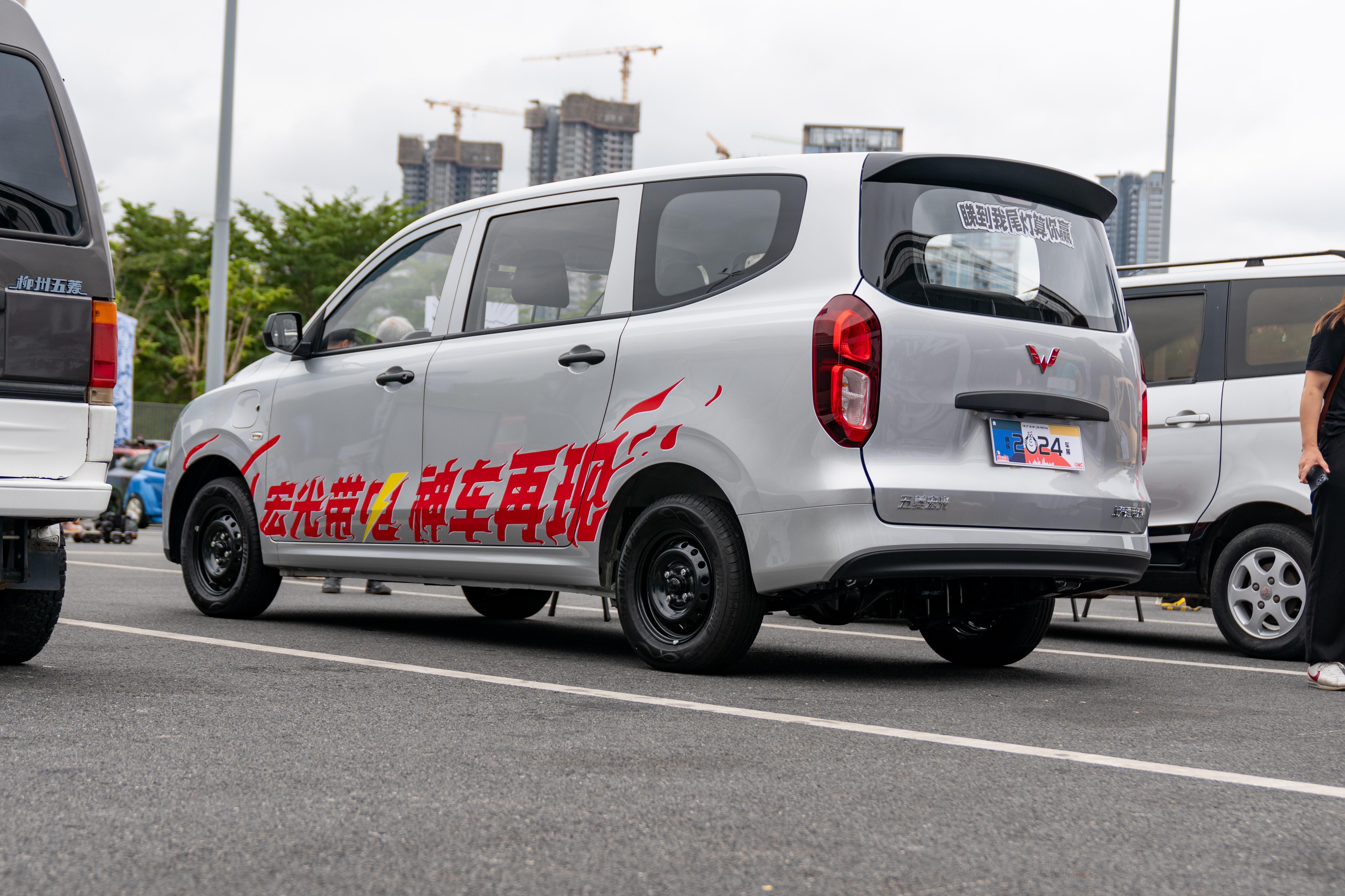 成都五菱E5最低15.98万起售 暂无优惠