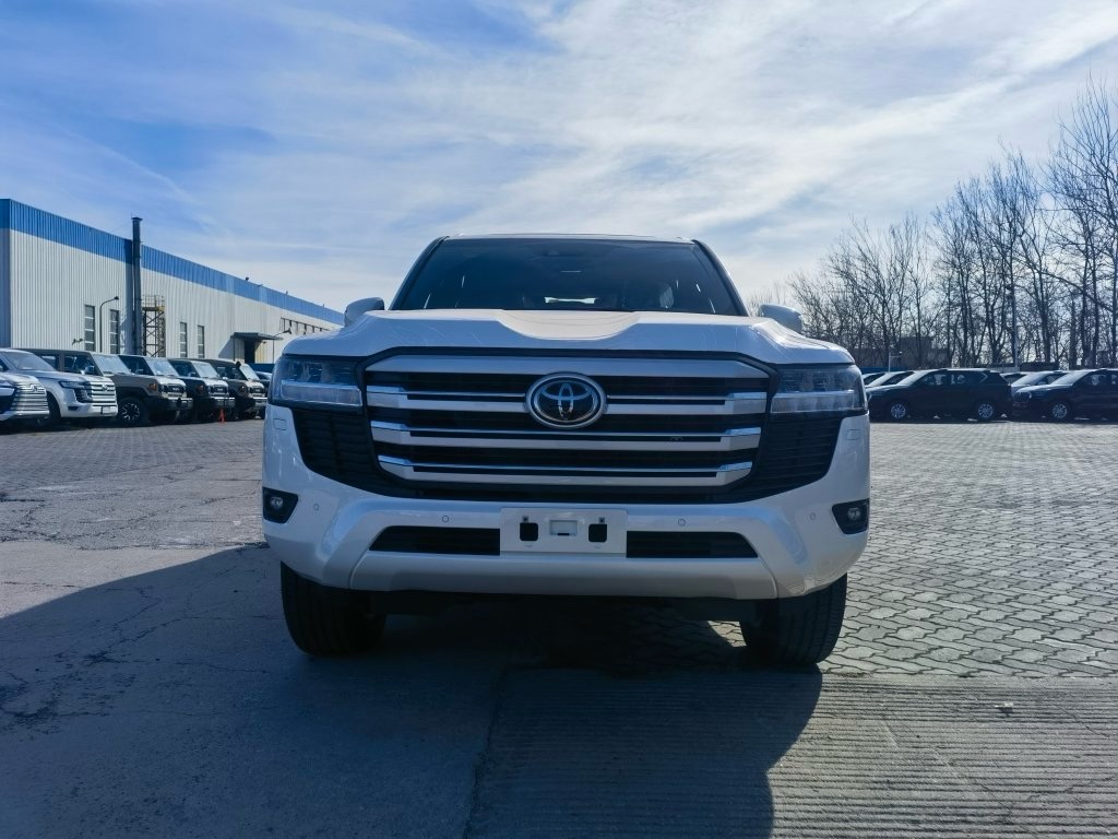 酷路泽4000 外形粗犷有力让您从容驾驭