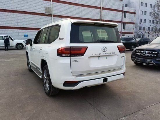 2023款中东版丰田酷路泽FJ国六现车回归