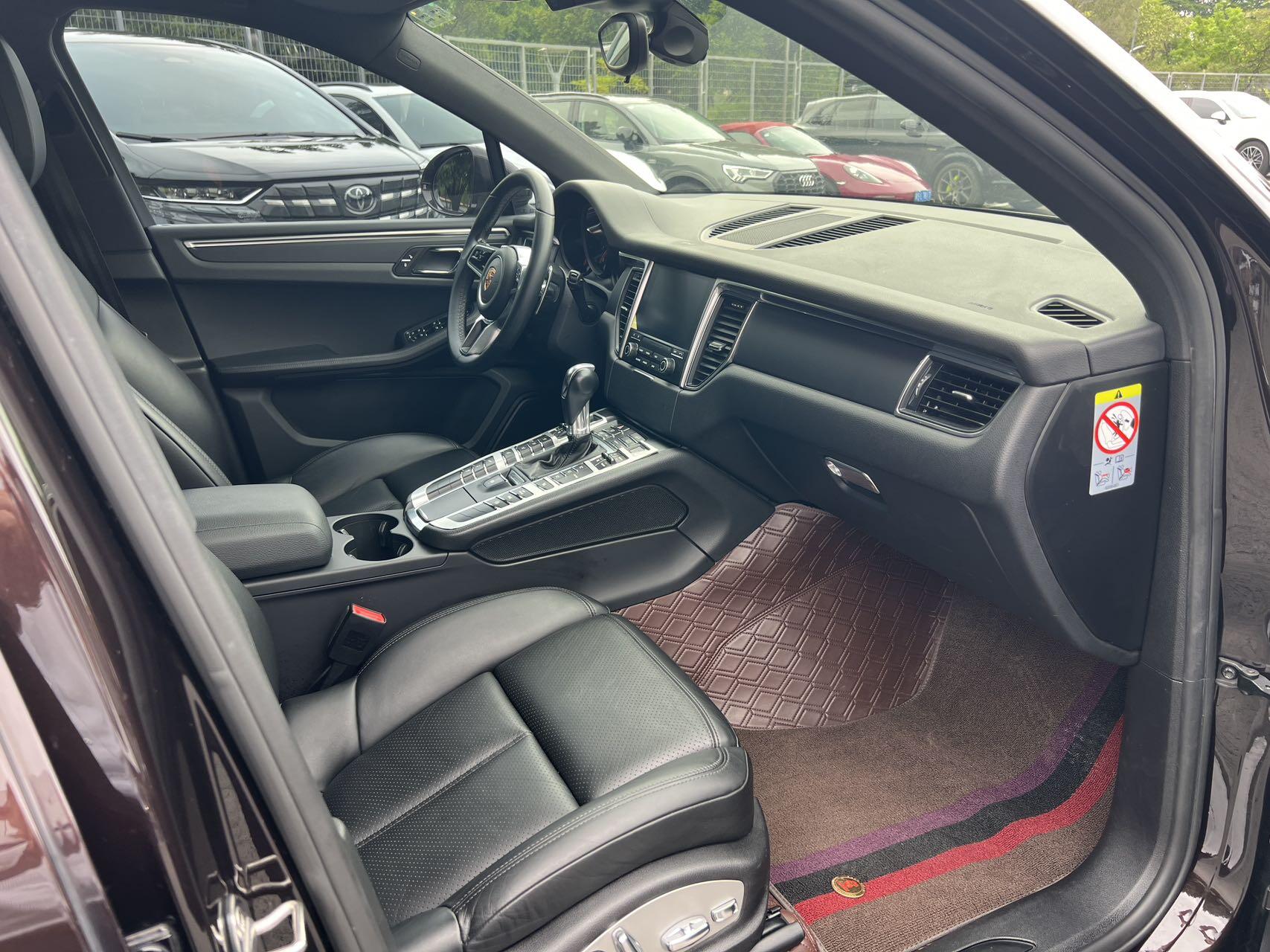 天津华夏安邦名车库里南价格最低626万起售 欢迎前来试驾