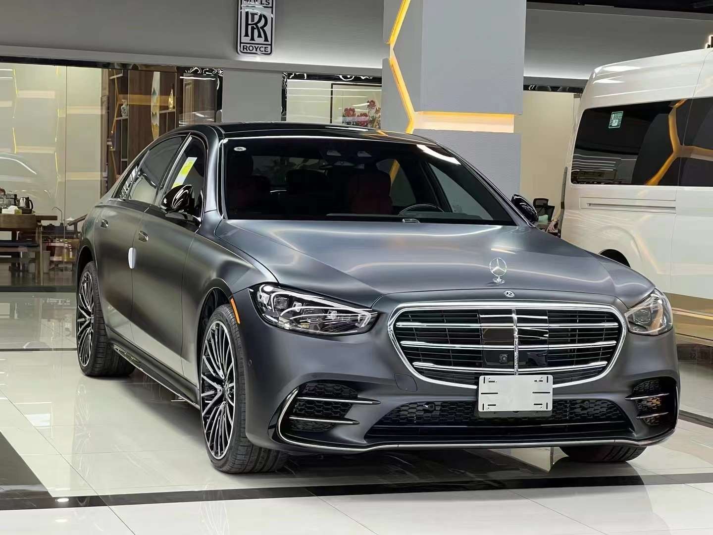 成都远卓名车平行进口奔驰S580加版最新报价129万起