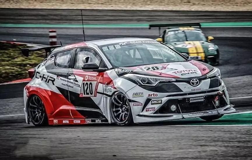 相比新势力的冰箱彩电大沙发，莲花的底盘调校更值得被尊敬