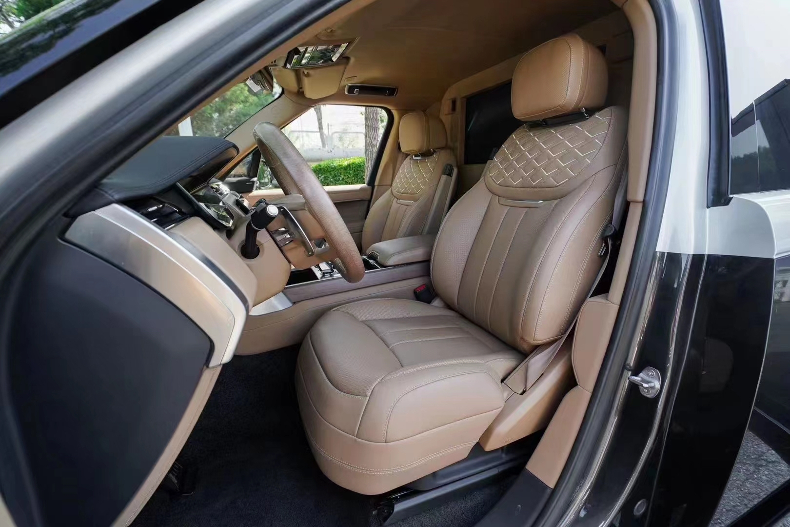 成都路虎皇家一号提供试乘试驾 目前优惠高达40万元