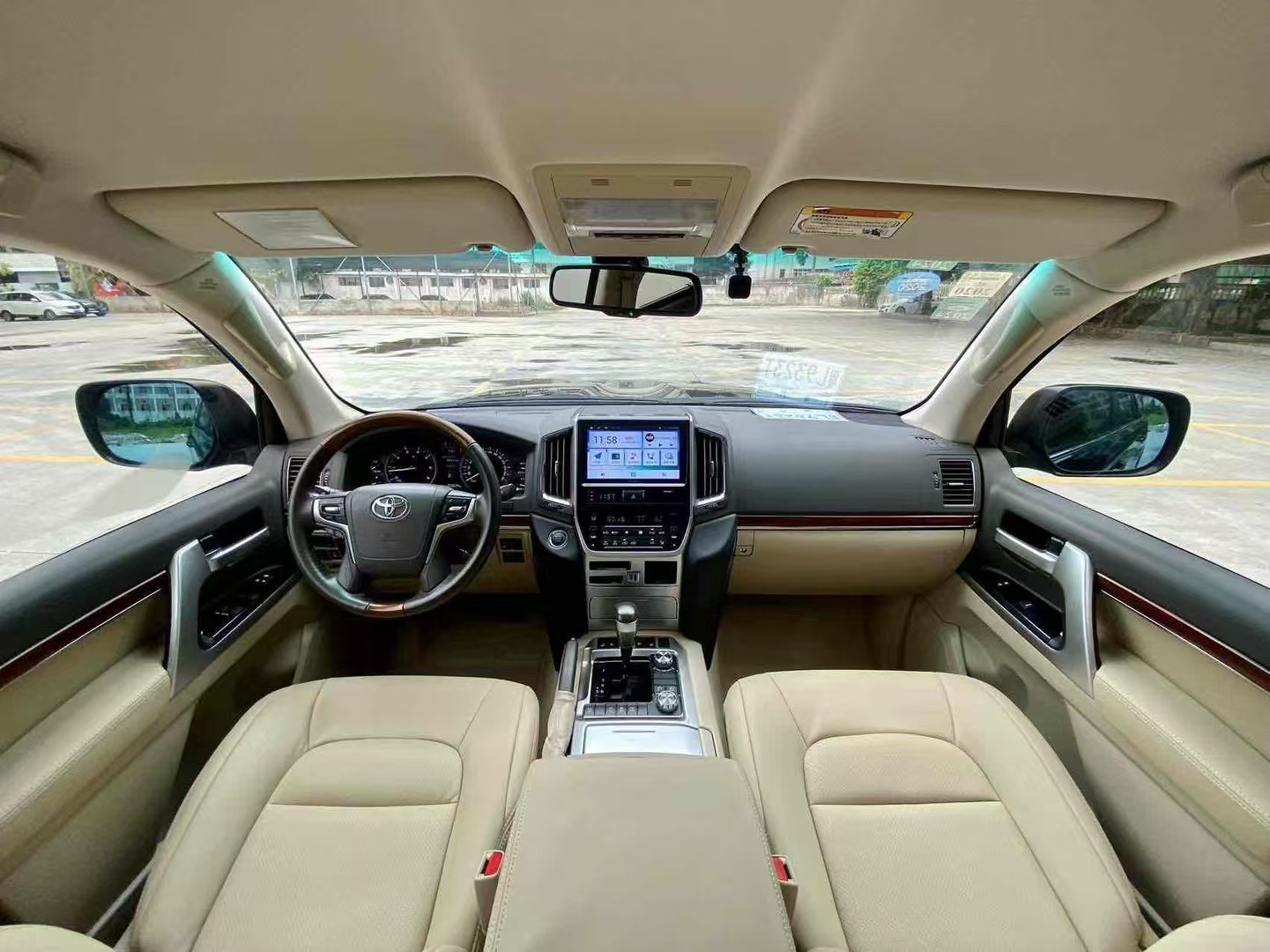 成都平行进口丰田兰德酷路泽中东版报价71万起 欢迎试乘试驾