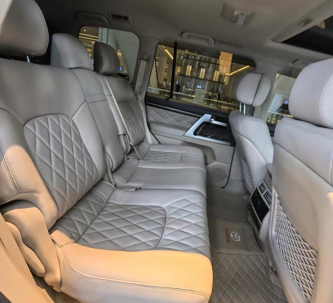 2021款丰田酷路泽5700国六现车全国上牌