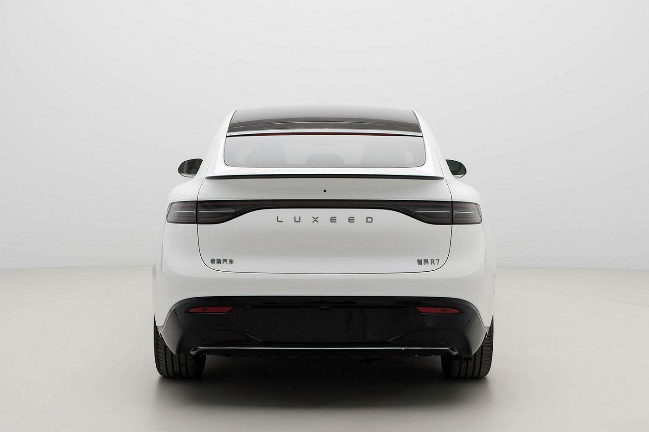 新款智界R7将8月25日上市 预售价26.8万起