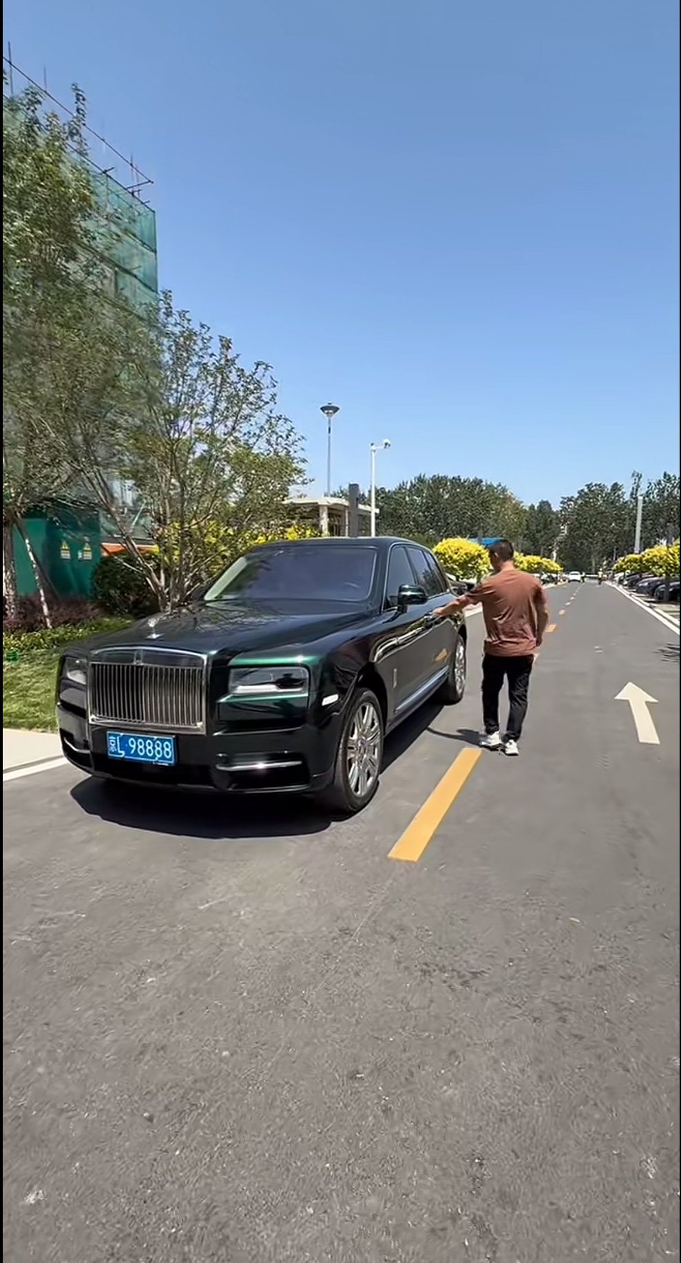 现购飞驰让利直降30万 最低300万