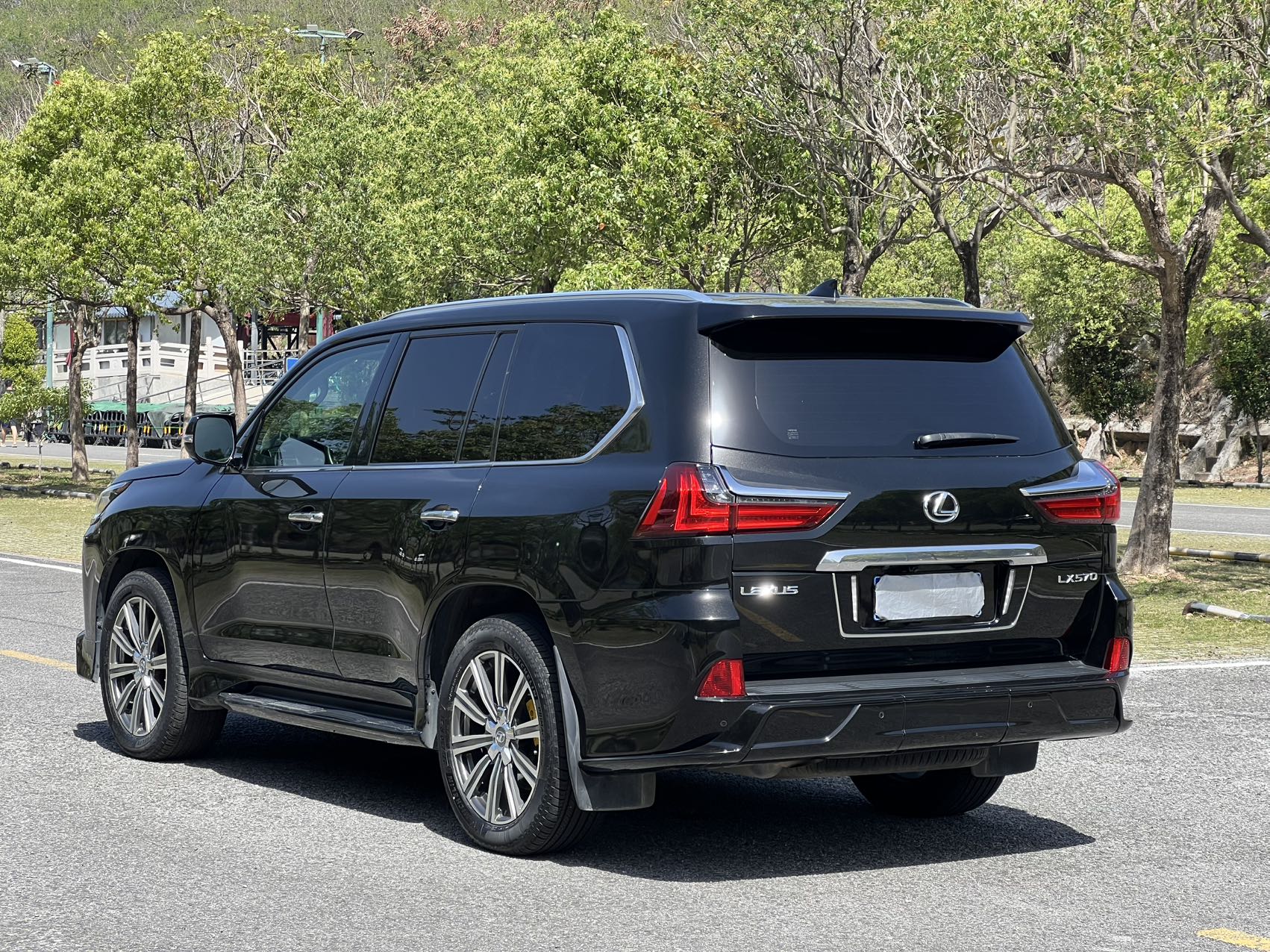 2024款雷克萨斯LX570国六特惠价 可分期购