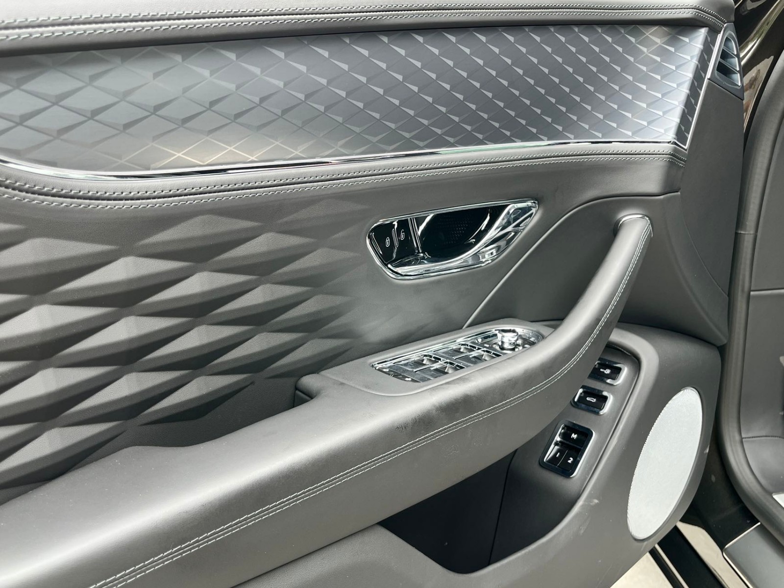 购飞驰享30万优惠 最低仅售300万