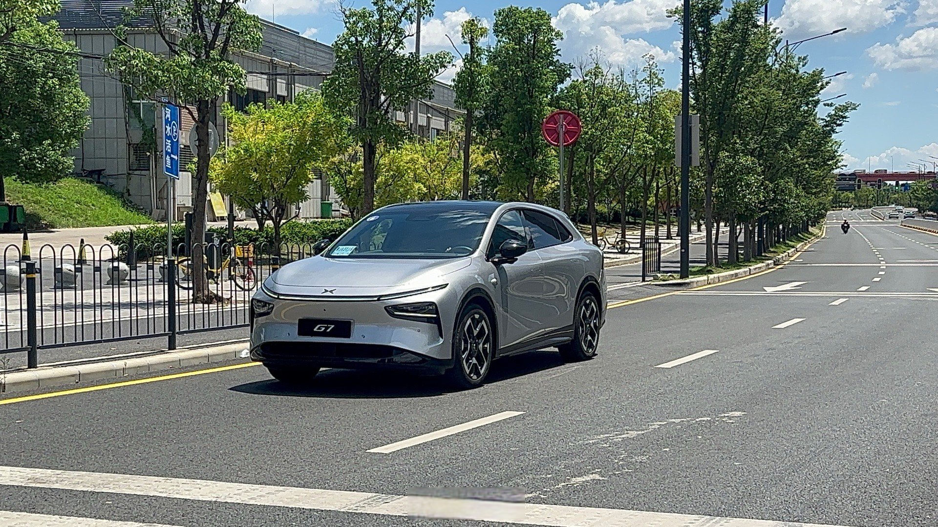 全新小鹏P7将8月27日上市 搭载三颗图灵AI芯片