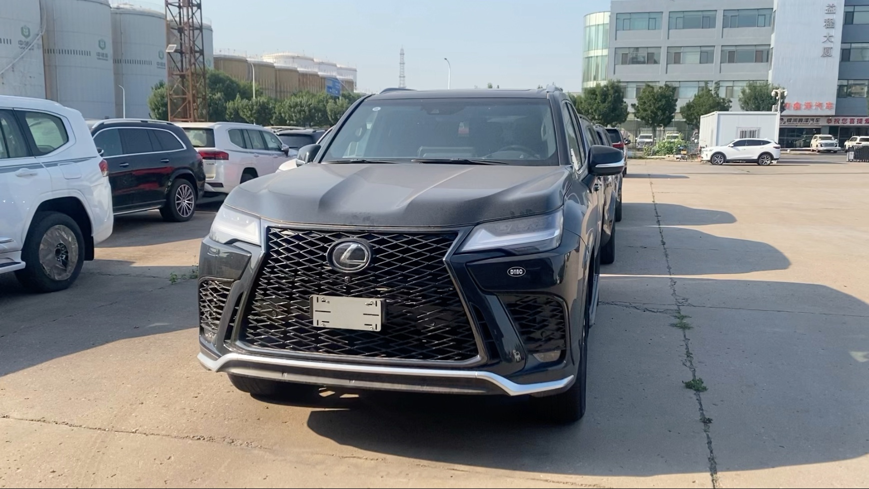 雷克萨斯LX600港口现车优惠促销