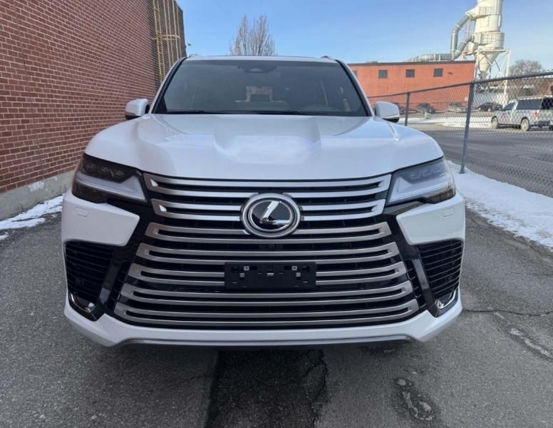 雷克萨斯LX600港口现车优惠促销