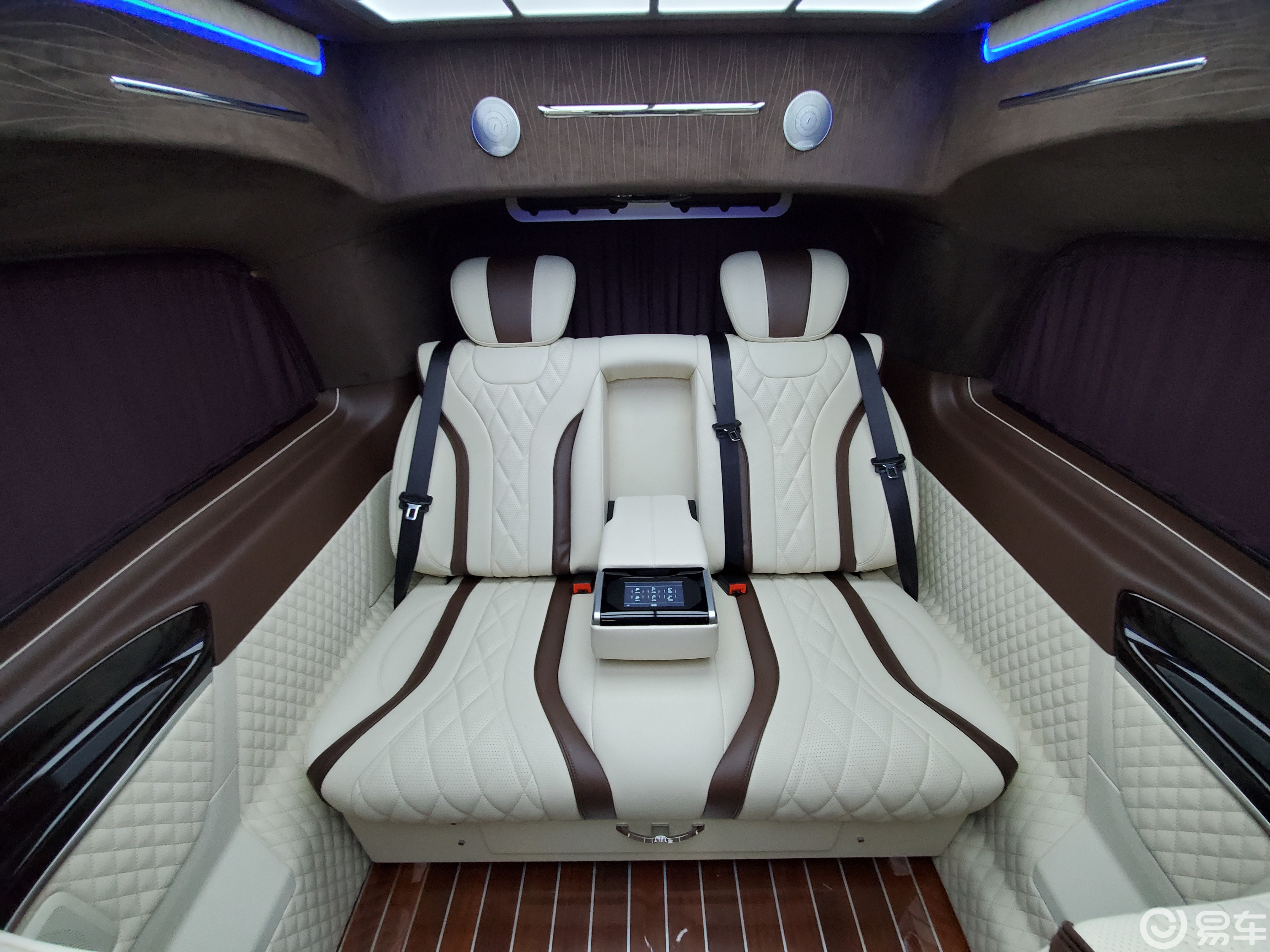 独家定制 奔驰七座V260L梵兹慕小高顶现车 整车碳纤维材质饰板