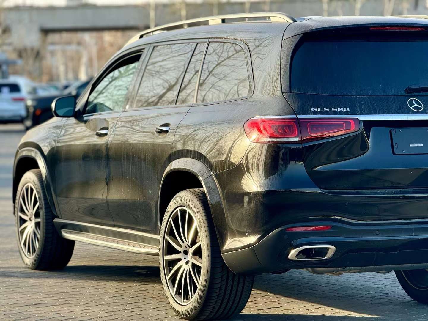 现购奔驰GLS加版享60万优惠 欢迎前来试驾