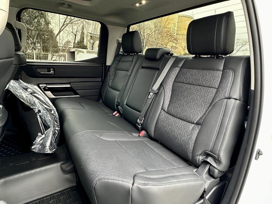 成都平行进口丰田坦途美版团购优惠3.5万 欢迎前来试驾