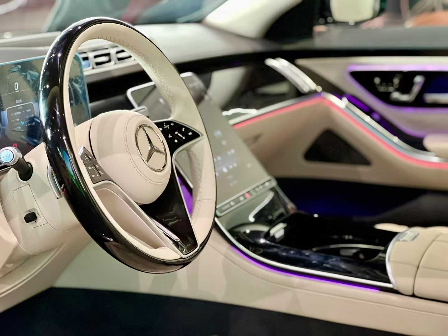 成都迈巴赫S级美版降价32万 欢迎试乘试驾