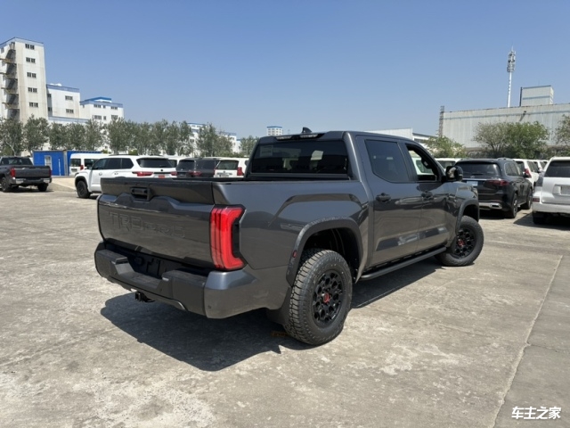 成都丰田坦途墨版让利促销中 购车直降10万