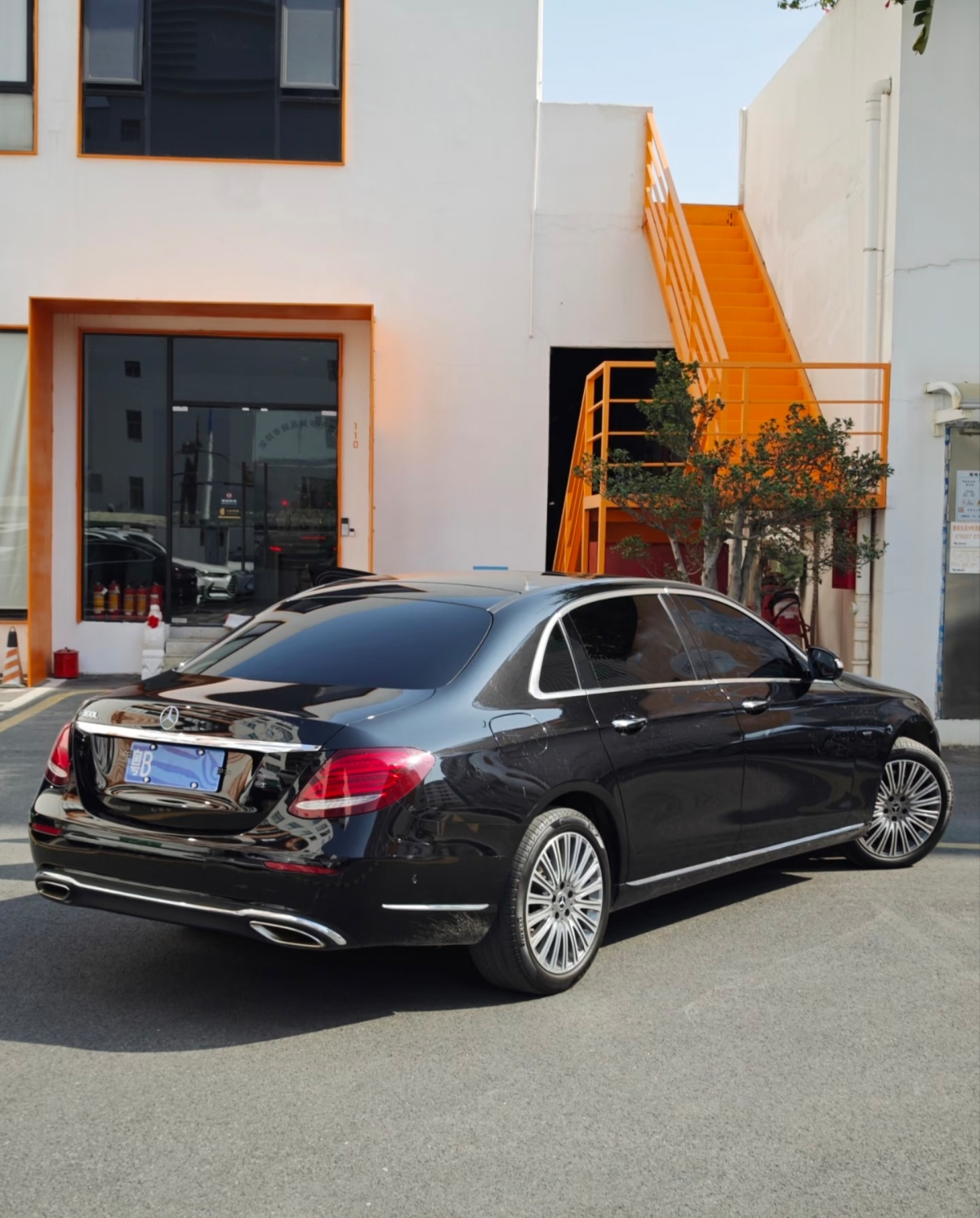 成都奔驰V级欧版最低报价50万起 欢迎到店试驾