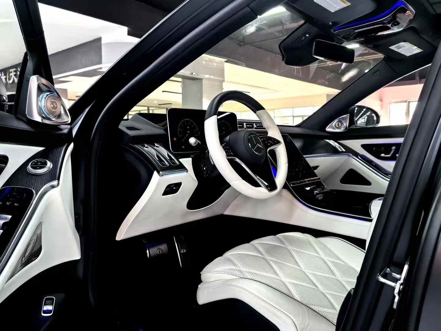 平行进口奔驰迈巴赫S级加版限时优惠90万 欢迎试乘试驾