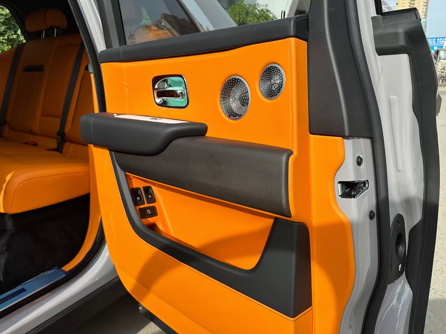 劳斯莱斯库里南团购优惠65万 欢迎试乘试驾