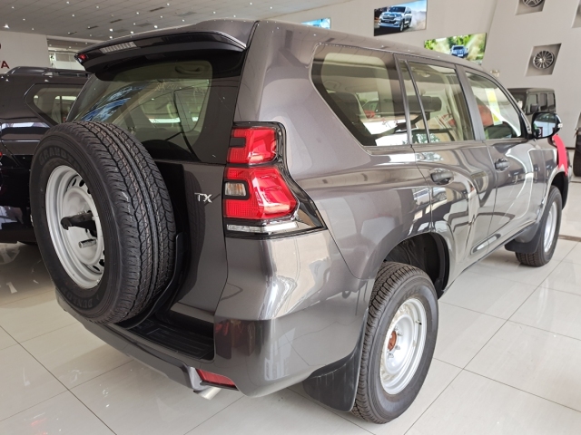 2023款丰田霸道2800柴油版最新提车70万起