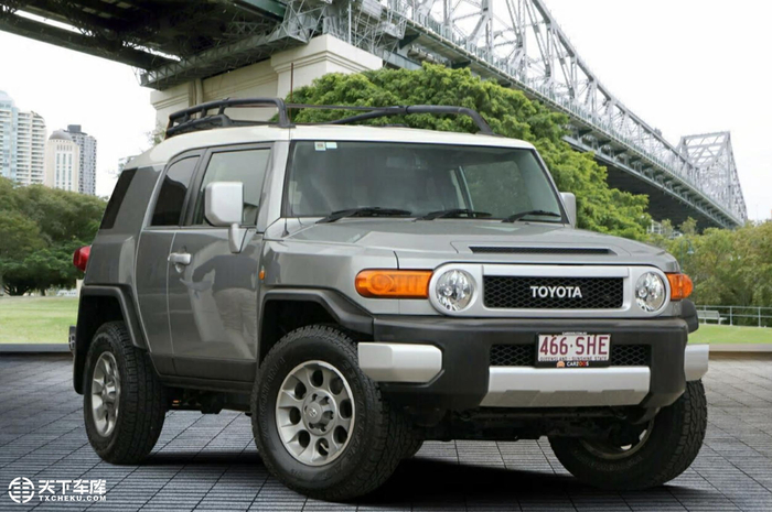 新款FJ酷路泽中东版实拍