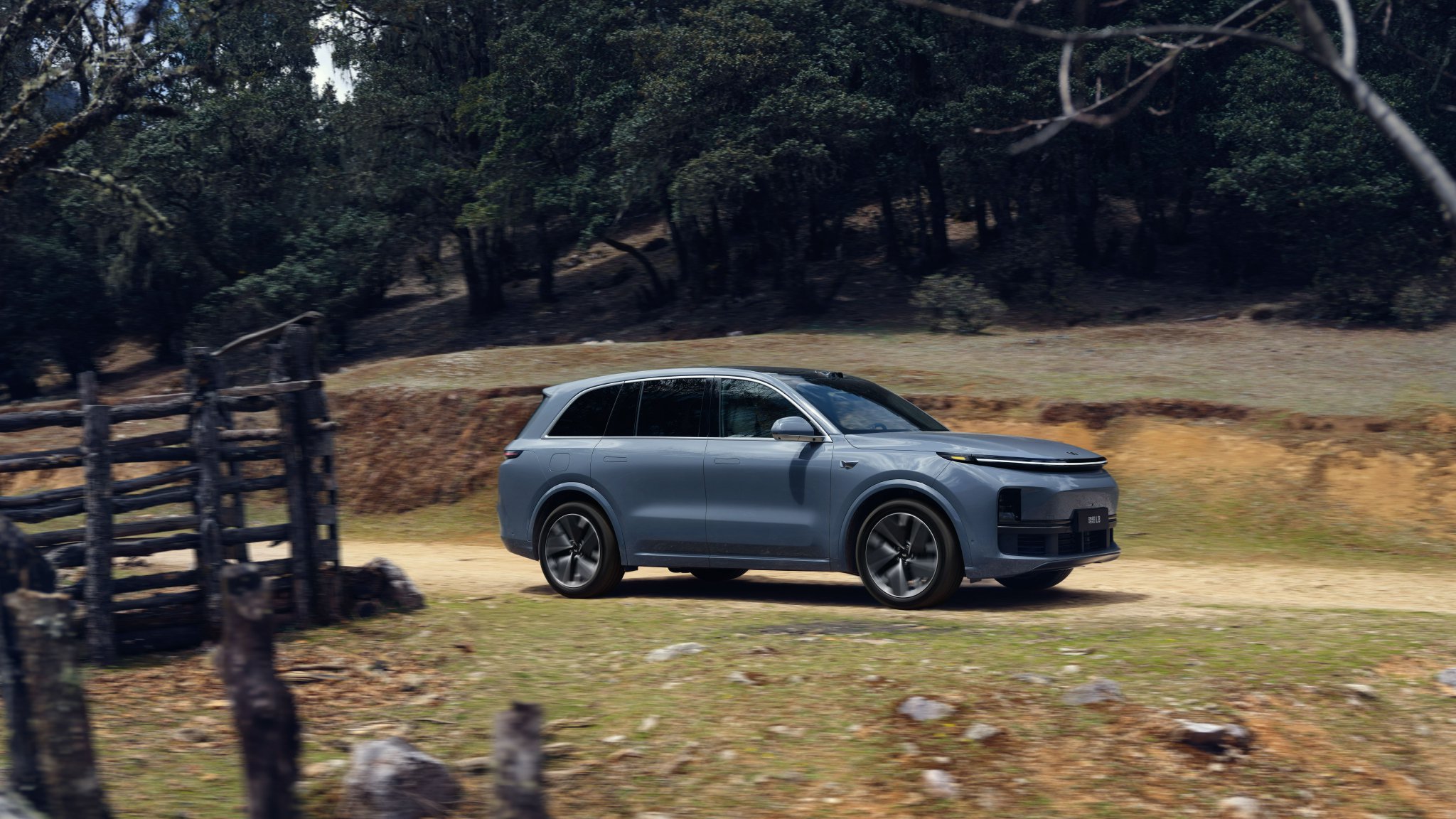 疑似新款理想L9路试谍照曝光 未来或将配备后轮转向