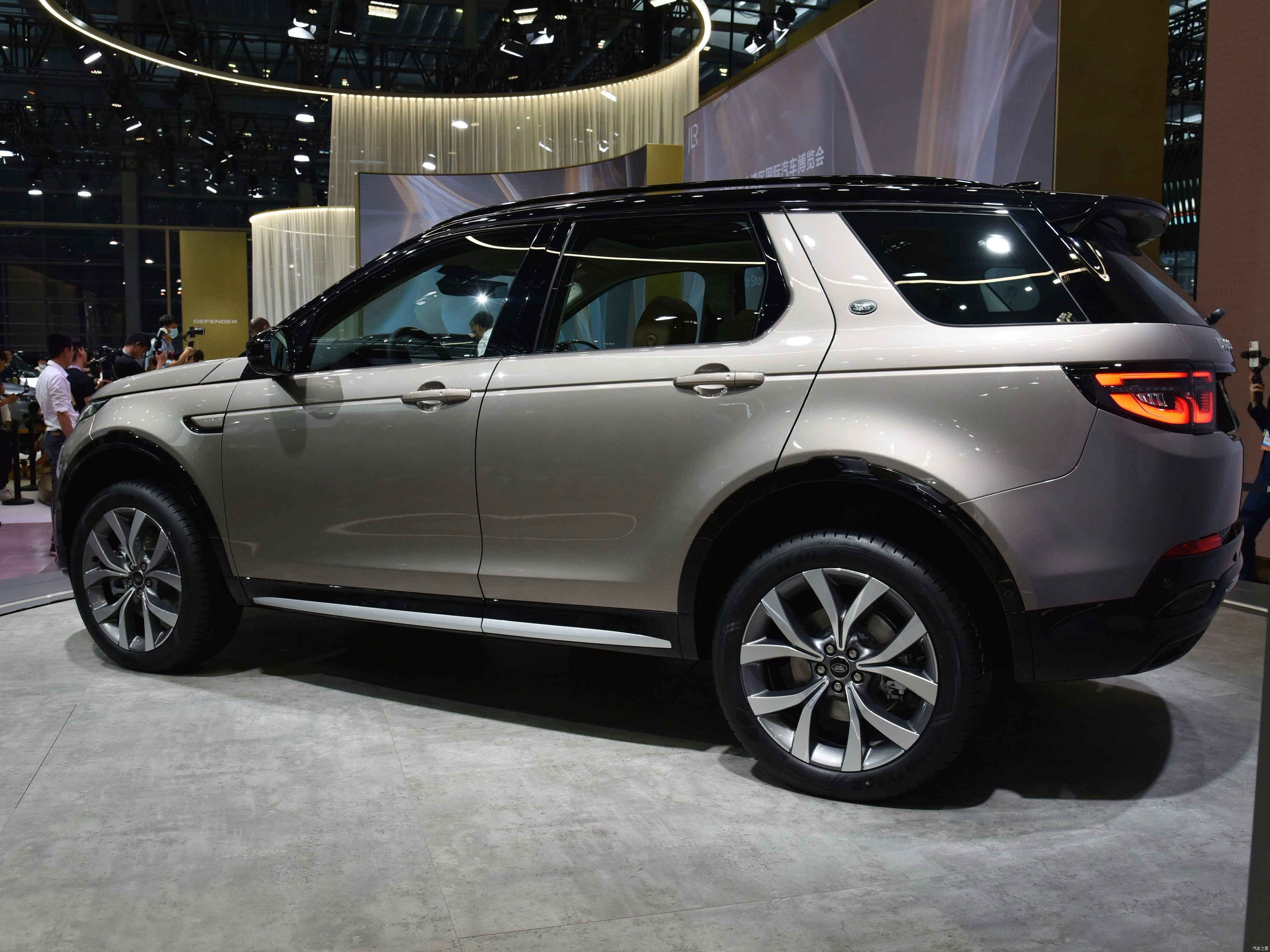 高新西揽胜运动降价27.30万 最低仅售72.80万