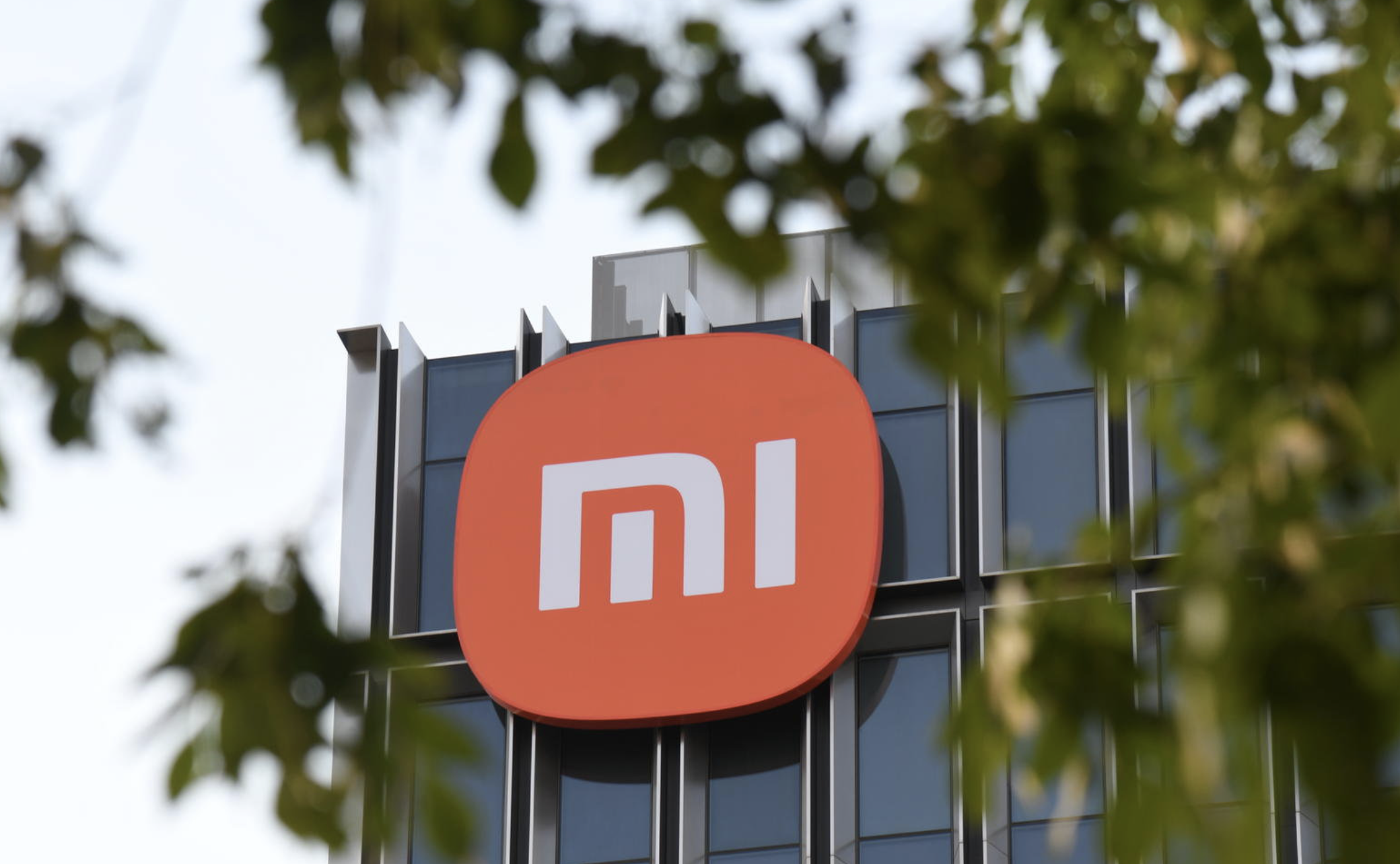 2026两会｜雷军五份建议：机器人要“转正”，智驾需“立规矩”